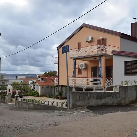 6594a Apartment *