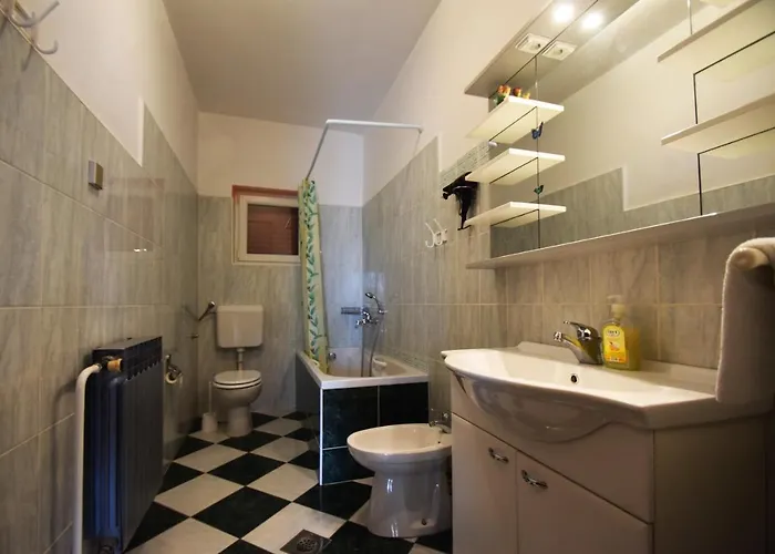 6594a Apartment *